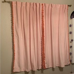 2 curtains both 63”x54”
Light-filtering curtain in blush pink
Machine washable